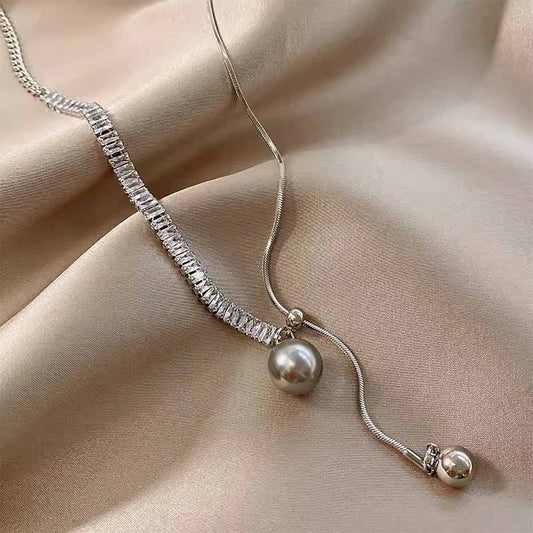 Collar largo con perlas y diamantes brillantes | Diseño exclusivo de lujo ligero, nueva colección, collar de clavícula elegante, tendencia alta y exclusiva.