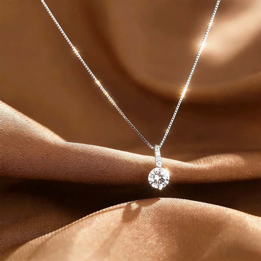 **Collar con un solo diamante – Diseño elegante de lujo ligero, cadena tipo caja con brillo sutil, cadena para la clavícula con diamante brillante, estilo minimalista y sofisticado**