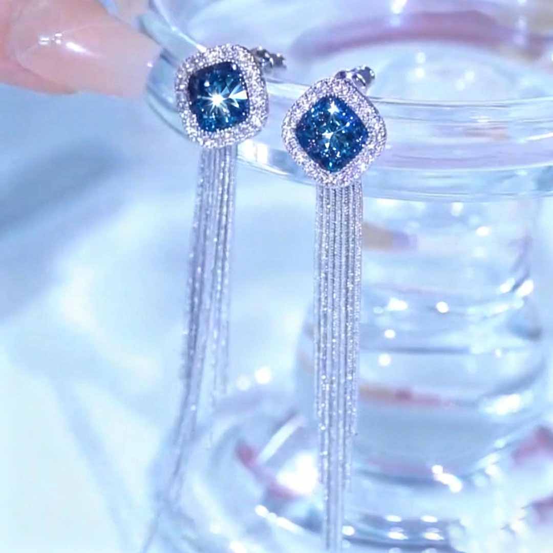 Pendientes largos con flecos de diamante azul y color plata, diseño moderno y elegante, pendientes versátiles para mujeres, con aguja de plata y estilo sofisticado.