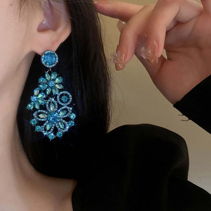 Pendientes de flores con diamantes incrustados y aguja de plata, diseño exagerado y retro, pendientes de lujo y moda, accesorios de estilo elegante.